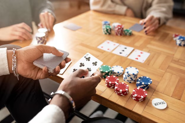 Close-up of Sakong hand rankings chart displayed on surga333 interface, showing three of a kind at top, straight flush, flush, straight, pair, and high card